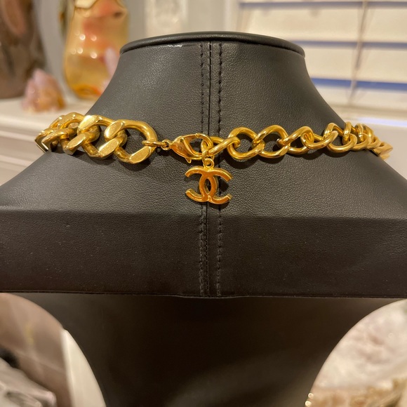 ✨💚Gorgeous Chanel 2020 Resin CC Curb Link Choker Gold Tone Necklace💚✨ - Picture 9 of 12